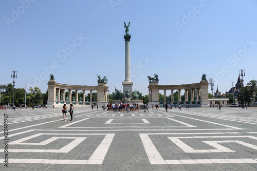 Hero's square in Budapest © halilcan