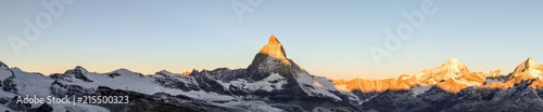 Kanton Bergspitzen bei Zermatt - Matterhorn photo