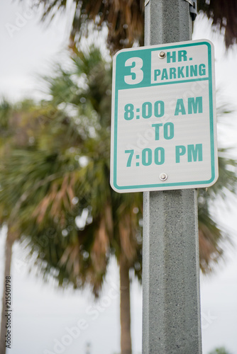 3 hours parking sign photo