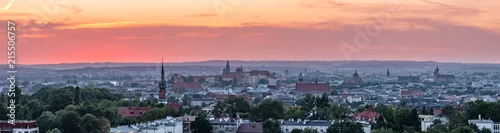 Fototapeta Panorama Krakowa z Kopca Krakusa, krajobraz Polski podczas zachodu słońca.