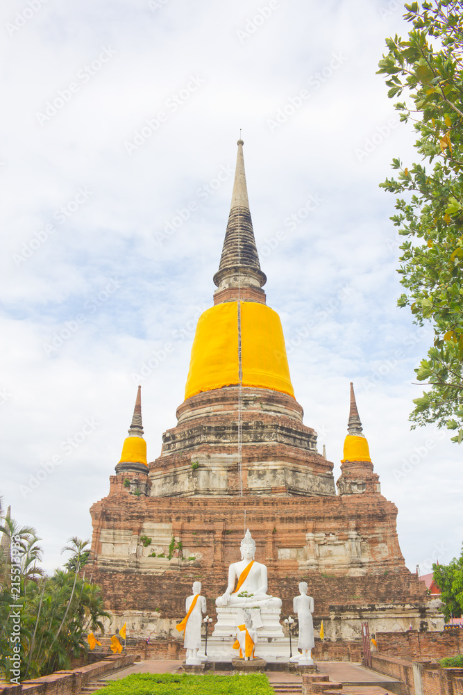 Fototapeta premium White Buddha