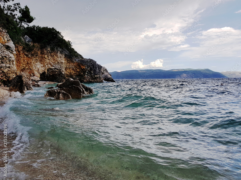 Einsame Bucht in Kroatien mit Felküste, Lonely bay in Croatia with rocky coast