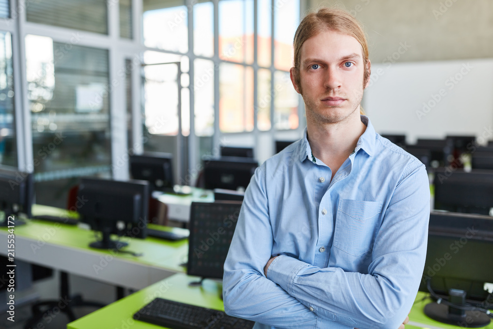 Student der Informatik im Computer Seminar