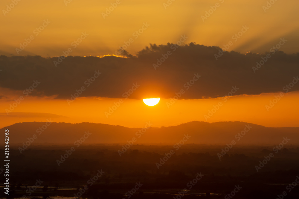 Obraz premium Sunset sky with sun and clouds