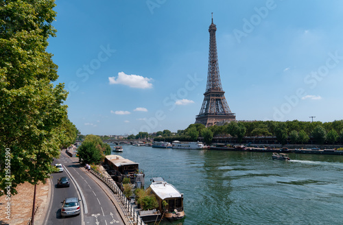Parc des Rives de Seine with Eiffel Tower in the background © Simon