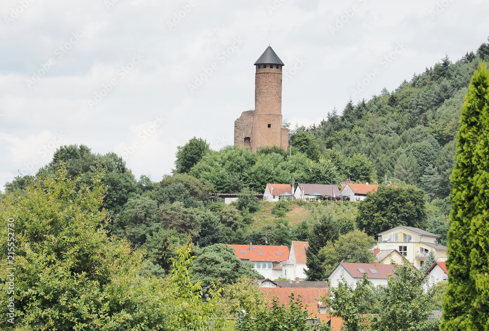 Obraz premium Burg Kirkel – Burgruine im Saarland in Kirkel 