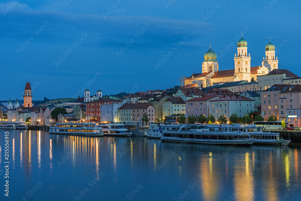 Passau – Panorama bei Blauer Stunde