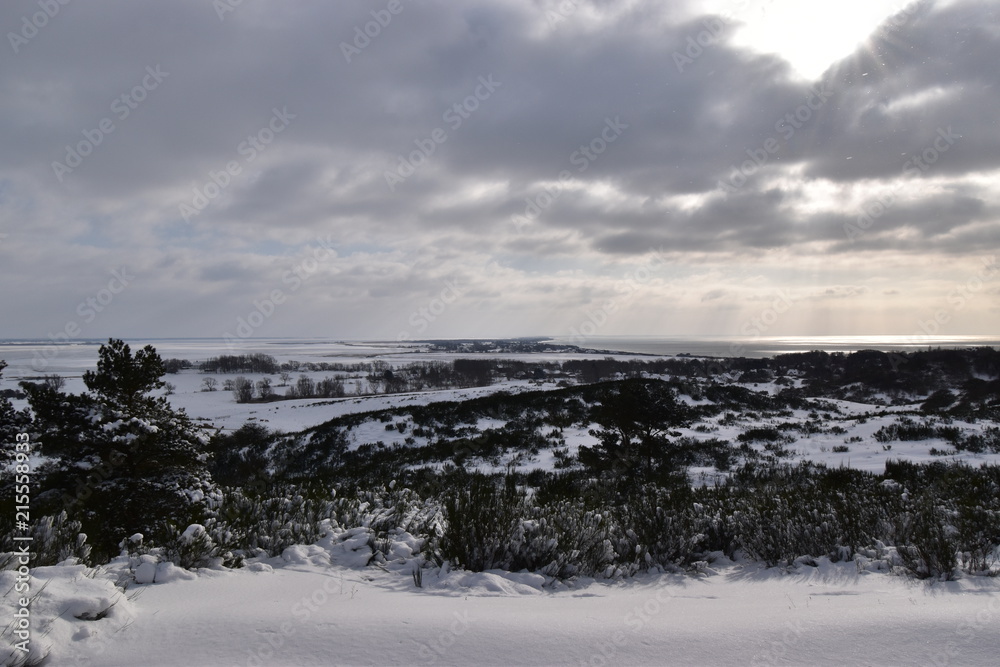 Blick auf Insel Hiddensee im Winter