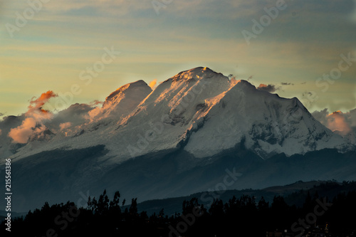 el Huascaran contemplando el atardecer 