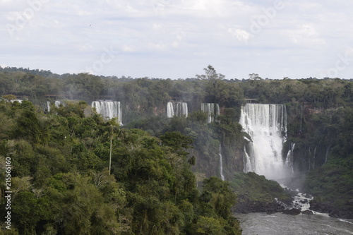 Cataratas do Igua  u no Brasil. queda d   gua de cachoeira. 