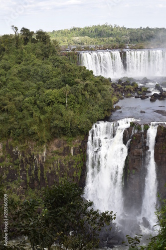 Cataratas do Igua  u no Brasil. queda d   gua de cachoeira. 