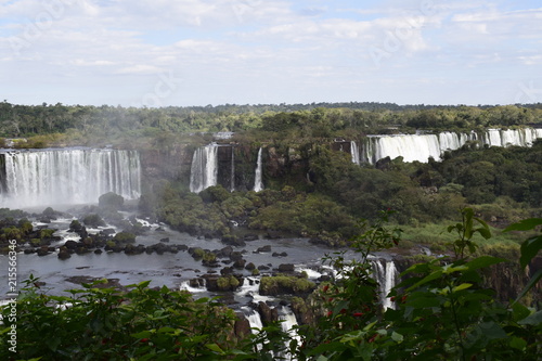 Cataratas do Igua  u no Brasil. queda d   gua de cachoeira. 