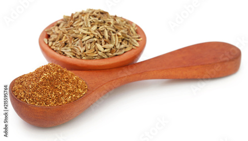 Crushed cumin with whole ones © Swapan