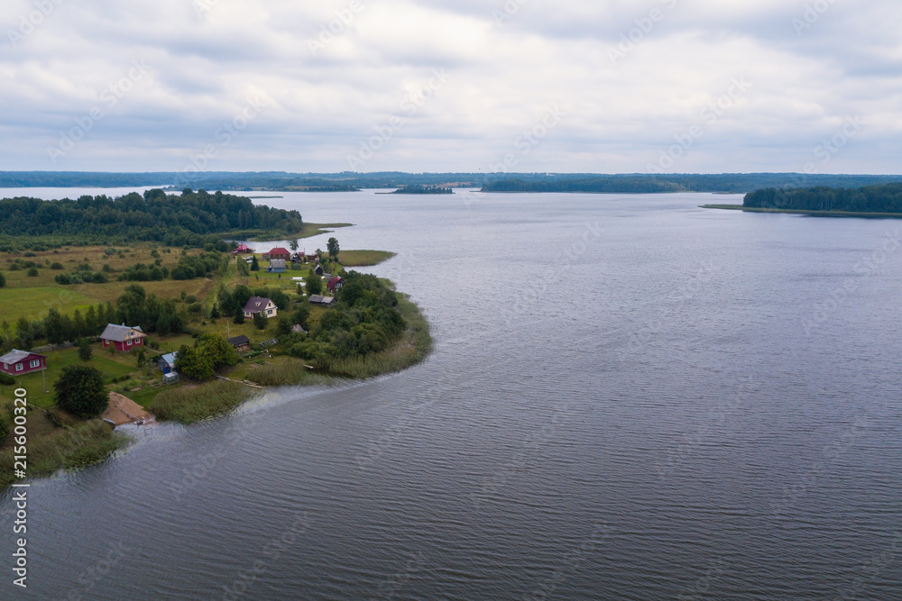 Obraz premium Bird's eye view of the lake and the village. Pidma, Karelia, Russia.