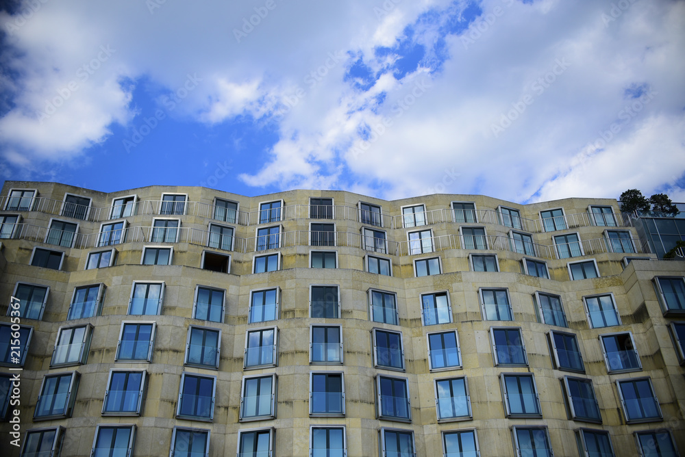 Fototapeta premium house with lashes against the sky