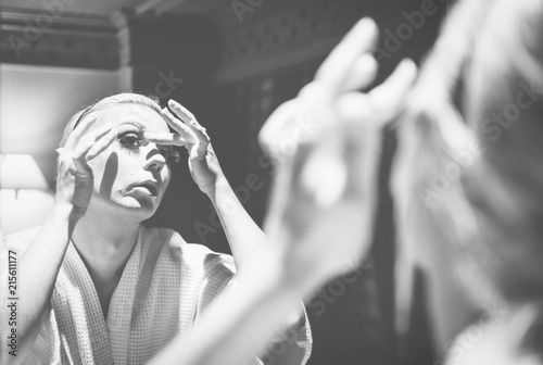 Fotografie Drag queen applying makeup in a mirror