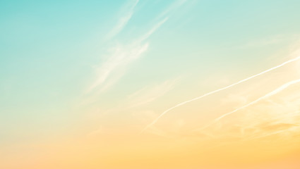 Wandcirkels Kantoor Pastel lucht met zachte wolken  © lumikk555
