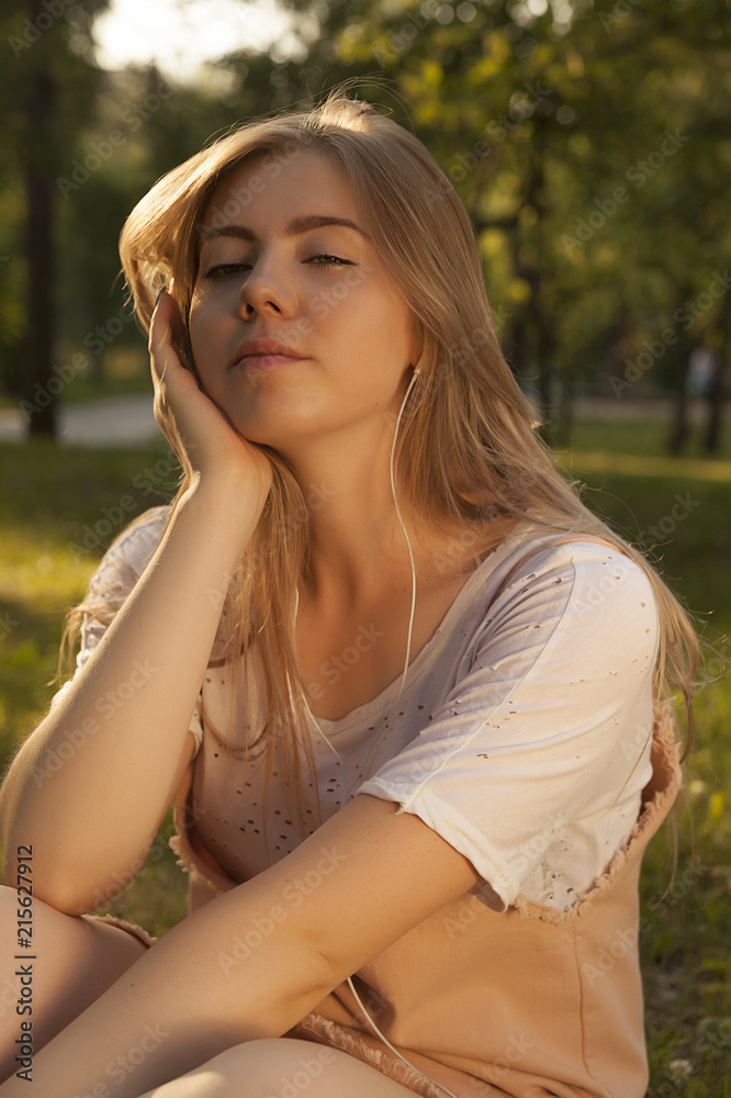 young beautiful girl, blond, portrait, face beautiful blonde, girl in sunset light young beautiful girl, blond, portrait, face beautiful blonde, girl in sunset light