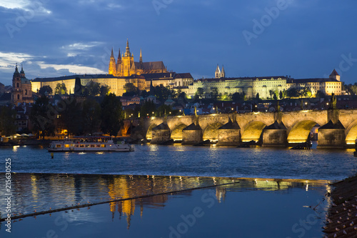  Charles Bridge(Karluv Most) over Vltava river and Prague Castle, Czech Republic