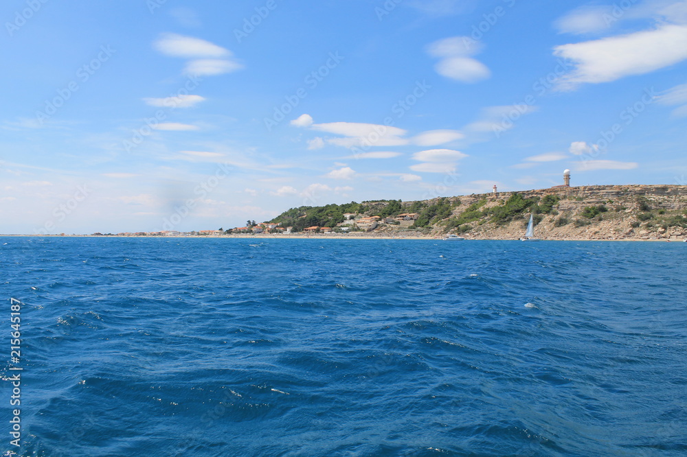 Naklejka premium mer et colline