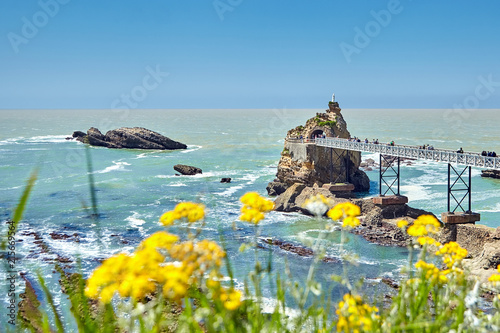 Quadro su tela Biarritz city and view of its the famous landmark Rocher de la Vierge, a statue of Virgin Mary on the rock