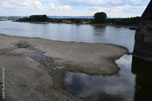 Strand am Urmitzer Werth bei Niedrigwasser im Rhein photo