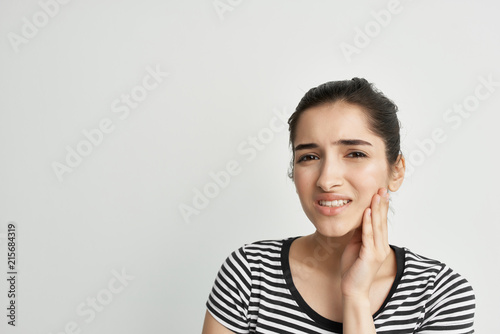 woman has pain in her teeth