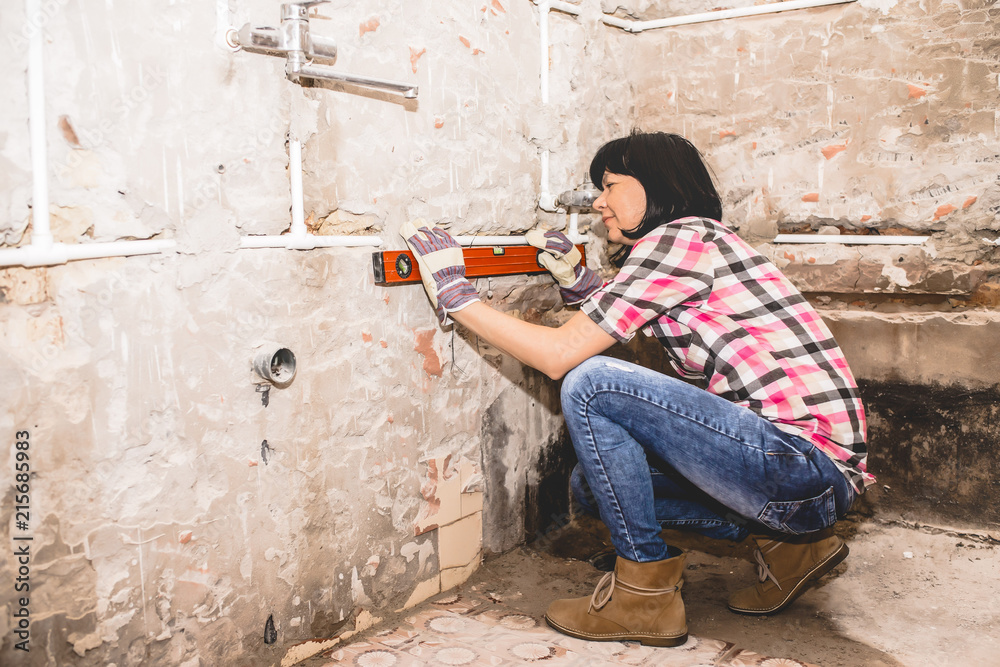 Fototapeta premium Young woman using Water Ruler Tool