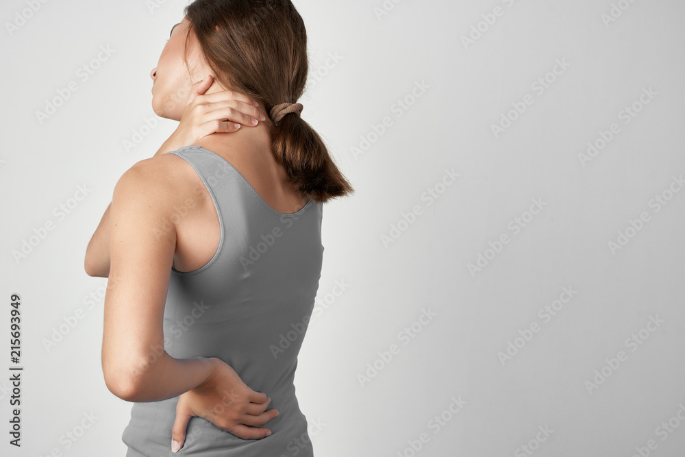 woman back hurts
