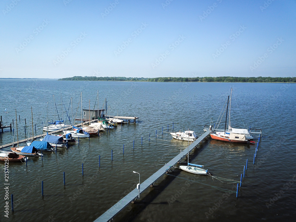 Fototapeta premium Mały port z żaglówkami