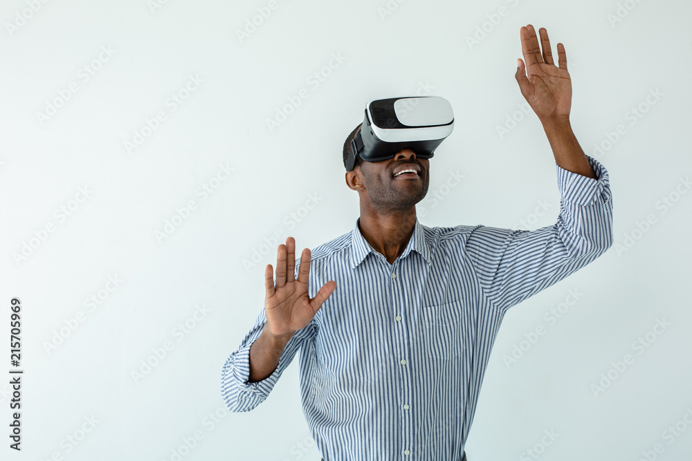 Naklejka premium Curious afro american mna testing VR goggles