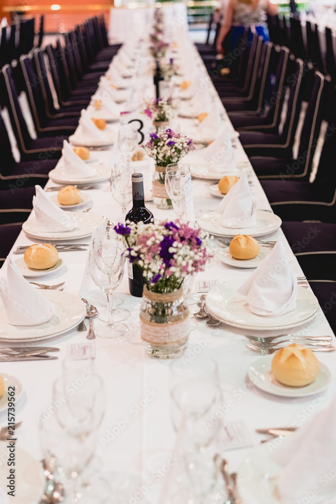 Fototapeta premium Decoration of the centerpieces of a wedding with the cutlery and vintage details.