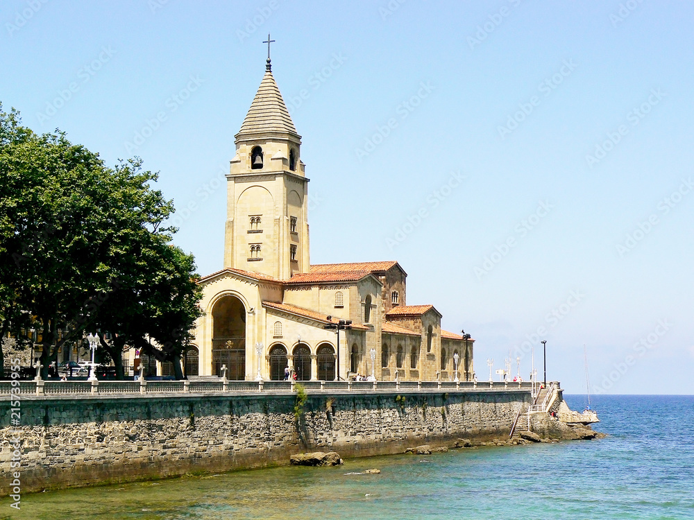 Iglesia San Pedro en la costa de Gijón, Asturias. España. Europa Iglesia San Pedro en la costa de Gijón, Asturias. España. Europa