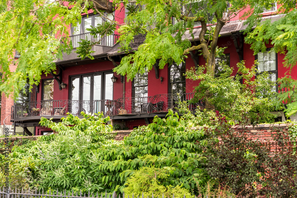 Residential street in Brooklyn Heights Historic District with brownstone townhouses, NEw York, USA Residential street in Brooklyn Heights Historic District with brownstone townhouses, NEw York, USA