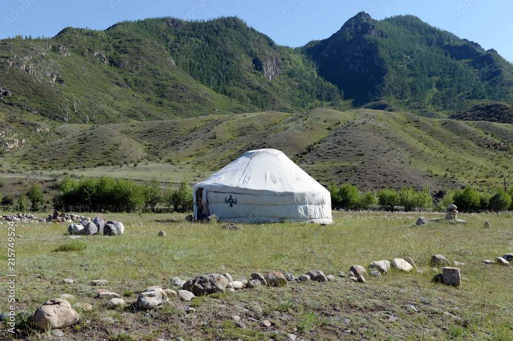 Yurt on the banks of the mountain river Big Yaloman. altai republic