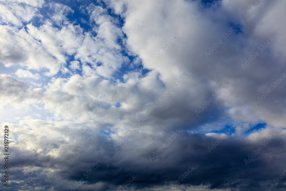 Obraz premium Clouds on a blue sky as a background