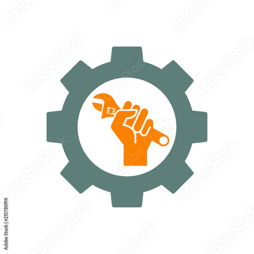 Icono plano engranaje y mano con llave inglesa en gris y naranja