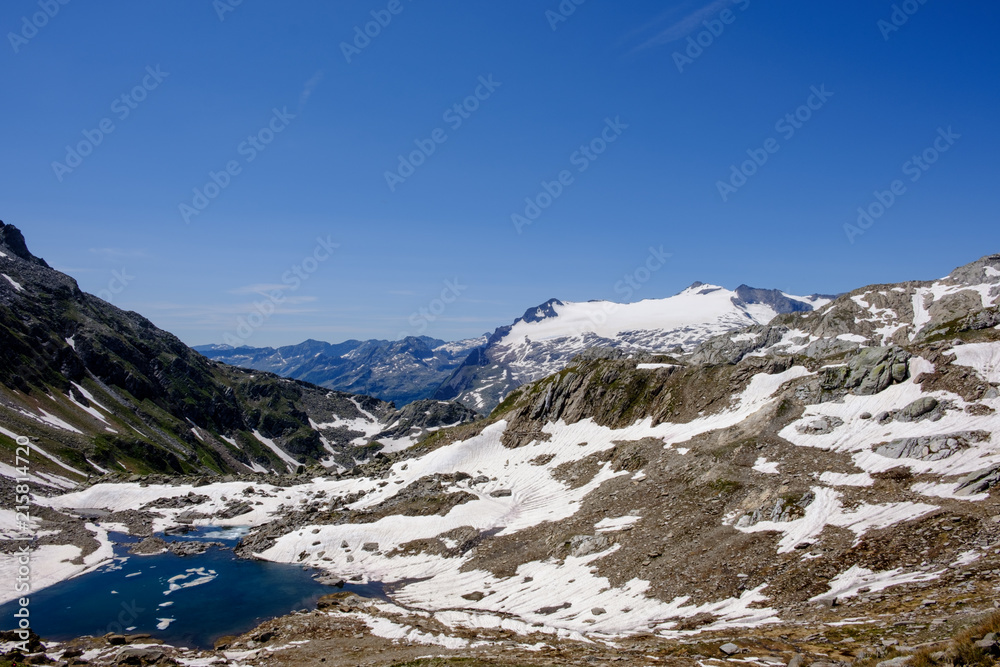 Alpi Svizzere Pizzo Cristallina, panorama sul ghiacciaio e Monte Basodino