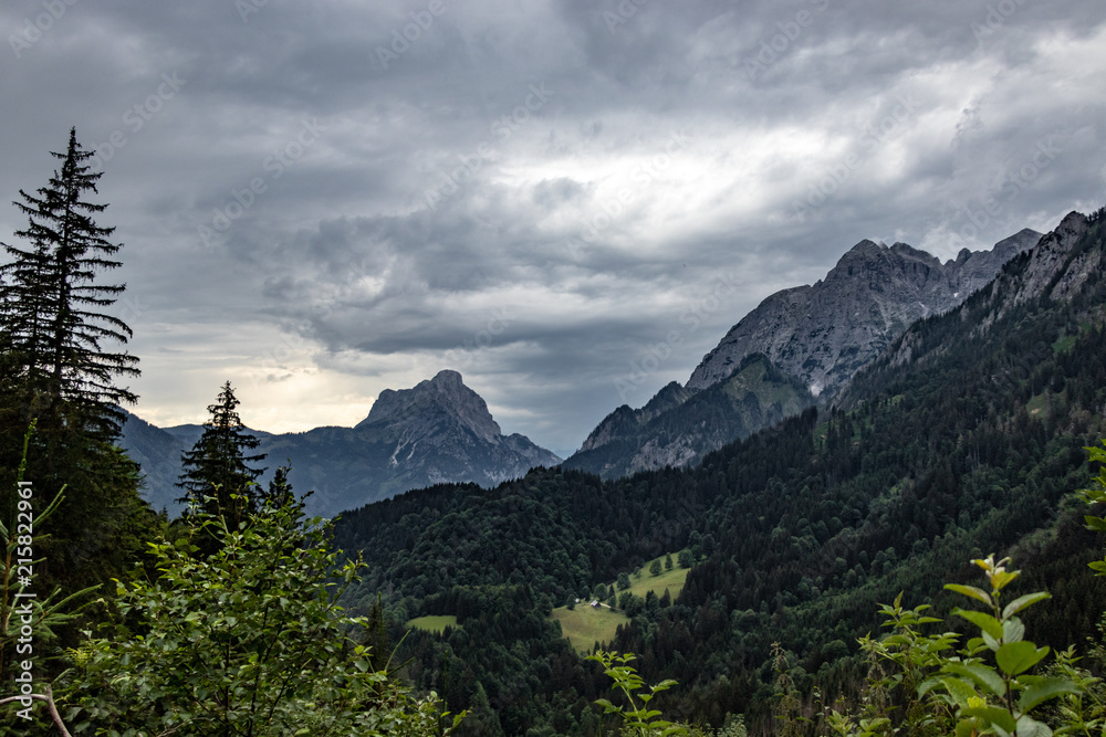 Dramatische Berglandschaft in den Alpen Dramatische Berglandschaft in den Alpen