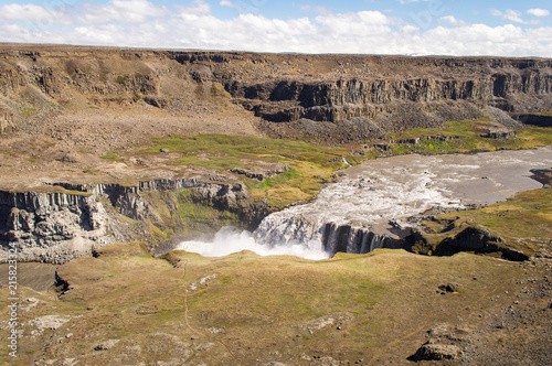 Foto Hafragilsfoss waterfall is part of the never-ending glacier river flowing from t