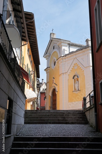 Kirche in Ascona in der Schweiz im Kanton Tessin an der Grenze zu Italien, Chiesa parrocchiale dei Santi Pietro e Paolo