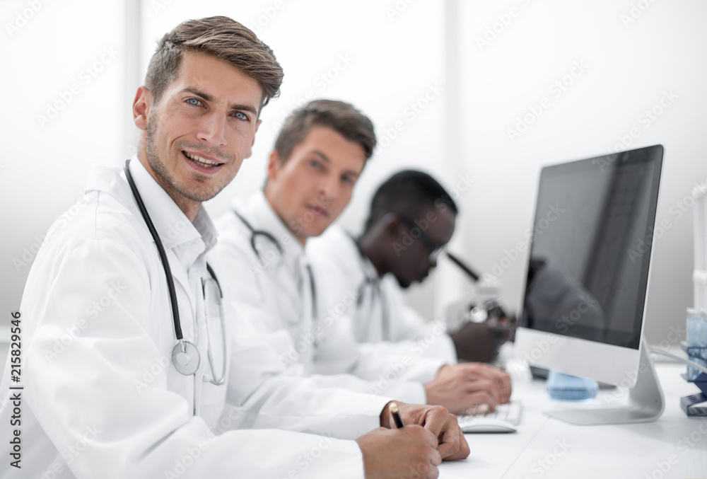 doctor write the results in the laboratory journal. doctor write the results in the laboratory journal.