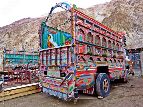 Fotografie decorated Truck, Karakoram Highway, Northern in Pakistan