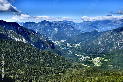 Vista delle Alpi Orobiche, Val Brembana, Bergamo, Italia. 