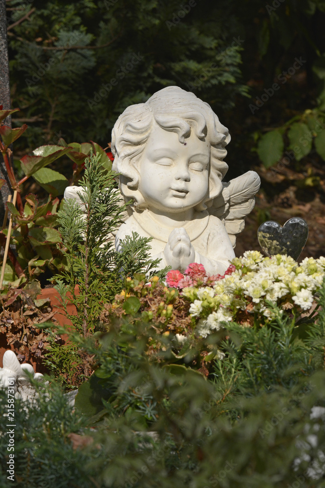 grabengel auf dem waldfriedhof mainz-mombach grabengel auf dem waldfriedhof mainz-mombach