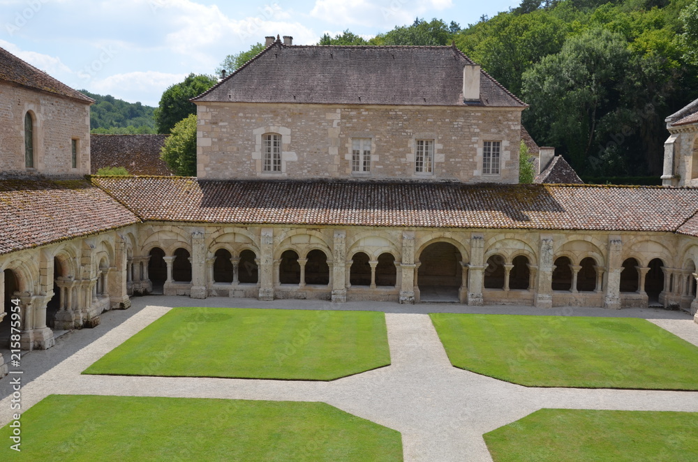 CLOÎTRE ABBAYE DE FONTENAY (12 éme Siècle) Cote d'Or BOURGOGNE FRANCE CLOÎTRE ABBAYE DE FONTENAY (12 éme Siècle) Cote d'Or BOURGOGNE FRANCE