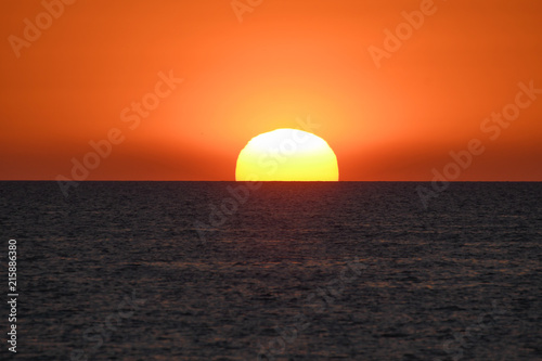 Fototapeta Naklejka Na Ścianę i Meble -  Sun getting into the sea