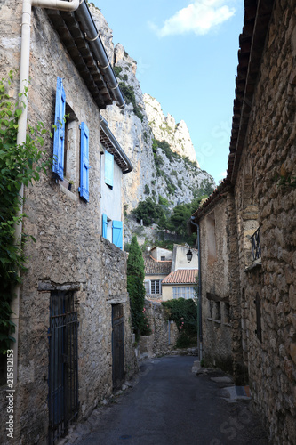 Fototapeta Naklejka Na Ścianę i Meble -  Moustiers-Sainte-Marie, a small Village in the mountains in Frech Provence