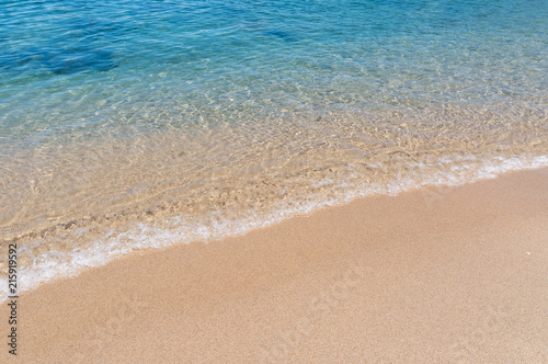 澄んだ海と綺麗な砂浜 © nagomi_camera