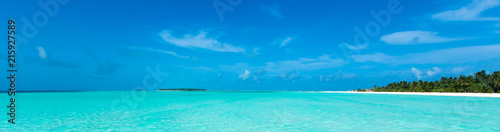 tropical beach in Maldives with blue lagoon © Pakhnyushchyy